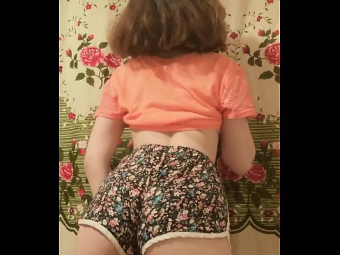 ❤️ Sexy jonge babe dy't har koarte broek op 'e kamera útstrielet ❤ Superseks by wy ☑