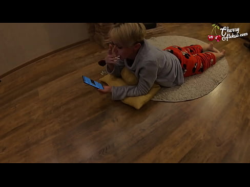 ❤️ Gekke blonde sûgje Enorme lul dy't derop sûgje en stuiterje - Anale seks ❤ Superseks by wy ☑